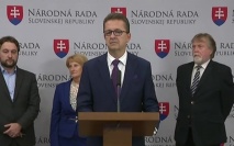 TB poslancov Smeru-SD o výzve Danielovi Lipšicovi